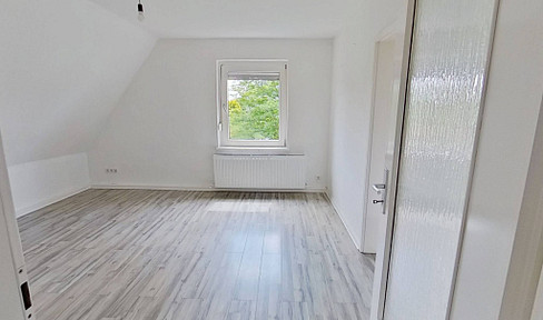 Gemütliche 4-Zimmer-Dachgeschosswohnung mit Wannenbad in ruhiger Naturlage
