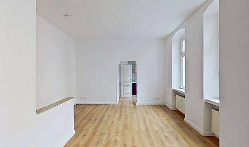 Plenty of space to feel at home – Bright 2-room apartment with fitted kitchen, within walking distance of the old town.