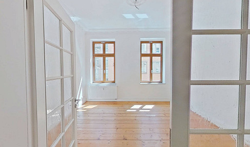 Historischer Charme trifft Wohnkomfort – 4-Zimmer-Altbauwohnung mit Balkon