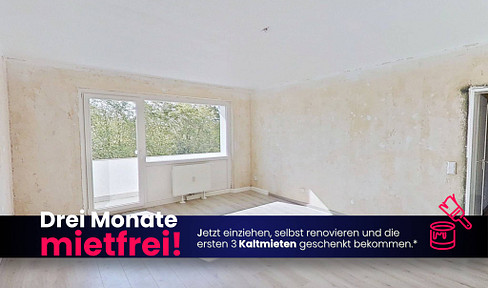 RENOVATE YOURSELF AND SAVE: Large 4-room apartment with a BALCONY and plenty of natural light.