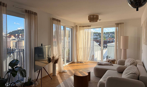 Comfortable living: Bright 3-room apartment with a balcony and fitted kitchen.