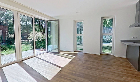 Dream maisonette apartment in the western part of Hamburg: Living space spread over two floors with your own private garden.
