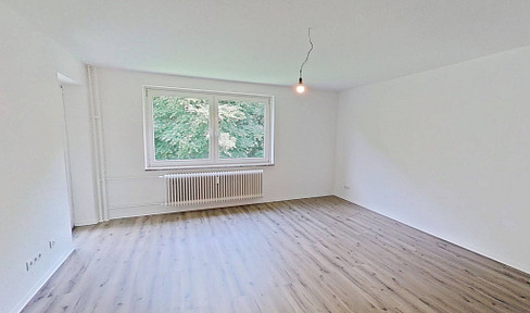 Bright 3-room apartment with a balcony and plenty of space for personal expression.