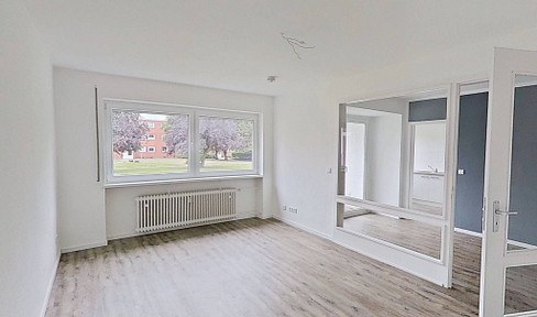 **Bis zu 3 NKM FREI** Charmante 3-Zimmer-Erdgeschosswohnung mit LOGGIA und EBK