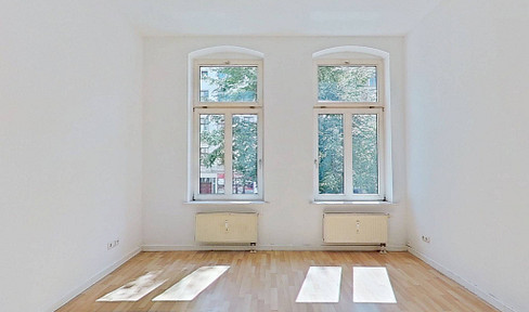 Timeless beauty – Charming 4-room apartment in a historic building, with elevator.