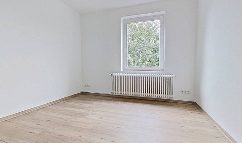Bright 2-room apartment with a large living/kitchen area.