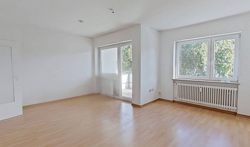 FIRST OCCUPANCY AFTER RENOVATION: Large 3-room apartment with BALCONY in BADEWANNE.