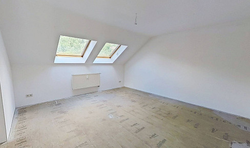 Geräumige 2-Zimmer-Dachgeschosswohnung mit Wannenbad und großer Küche in Cölln