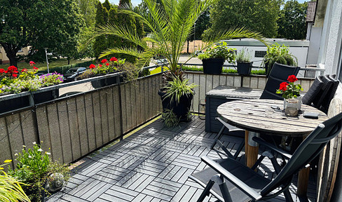 Bright 4-room apartment in a quiet location in Rastatt, with a balcony, garage, and garden.