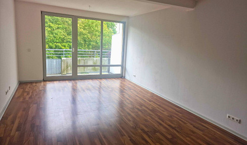 Große 3-Zimmer-Dachgeschosswohnung mit BALKON und Wannenbad