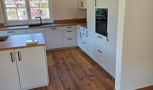 Erstbezug: 101m² Neubau mit Einbauküche, Haustiere willkommen, Balkon, 2 Stellplätze
