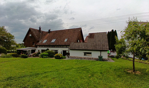 Mehrfamilienhaus / 4 Wohnungen im Grünen / großer Garten / Teich / naturnahes Wohnen