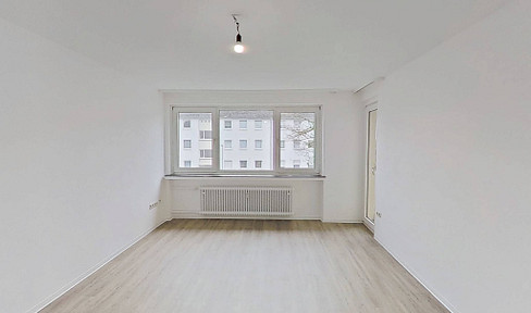 Komfortabel ausgestattete 4-Zimmer-Wohnung mit BALKON