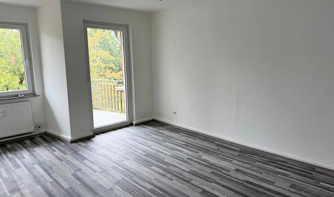 BALKON und Wannenbad: Moderne 3-Zimmer-Wohnung in naturnaher Wohnlage