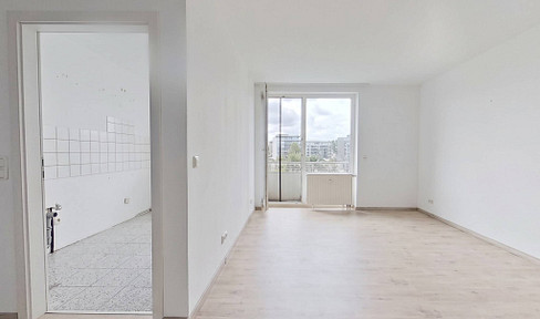 Bright 2-room apartment with a balcony in Berlin-Köpenick, located very close to the Dahme river.