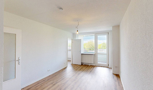 Move in and cozy up! 1. Save on rent: Bright, one-room apartment with a balcony.