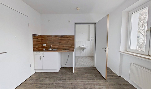 Enjoy the golden autumn with reduced heating costs: Cozy 2-room apartment with a kitchenette.