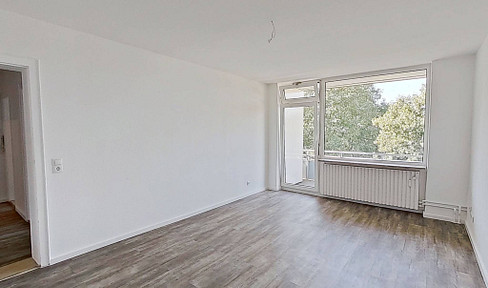 Stylish 3-room apartment with a balcony and fitted kitchen.