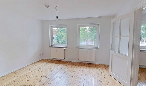 Colorful leaves, cool weather – 1: Cozy 2-room apartment with a bathtub for a comfortable home.