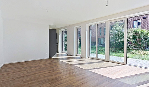 Modernes Wohnen auf zwei Ebenen: Stilvolle Maisonette-Wohnung mit eigenem Garten in Rissen