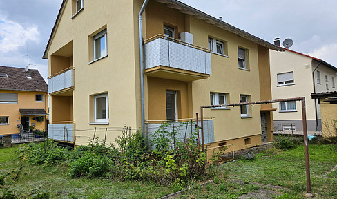 Detached two-family house in a desirable location on the outskirts of Königsbach-Stein.