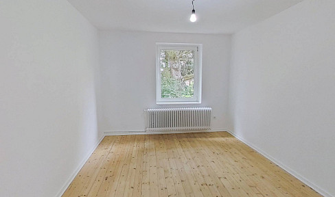 Cozy 2-room apartment with a modern daylight bathroom and a spacious kitchen.