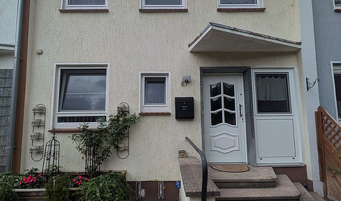 Einziehen und aufblühen: modernisiertes 5,5 Zimmer Reihenhaus mit Garten & Terrasse – provisionsfrei