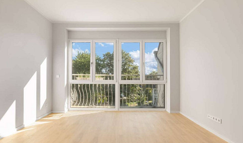 Modern and spacious: Bright 3-room apartment with character.