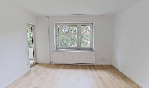 Spacious 3-room apartment with a balcony, located in a quiet residential area.