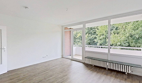 Große 3-Zi.-Whg. mit BALKON, EBK und viel Lichteinfall