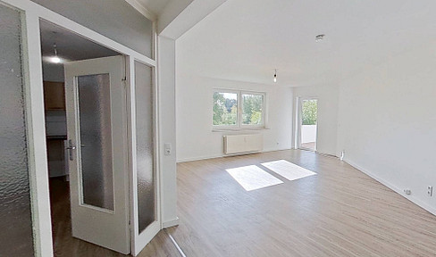 Large 3-room apartment with balcony and fitted kitchen in the Weiche district of Flensburg.