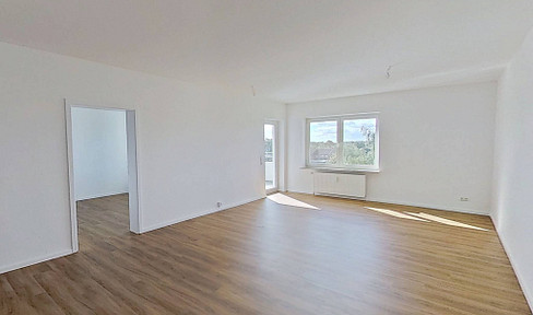 Große 2-Zi.-Whg. mit BALKON und viel Lichteinfall