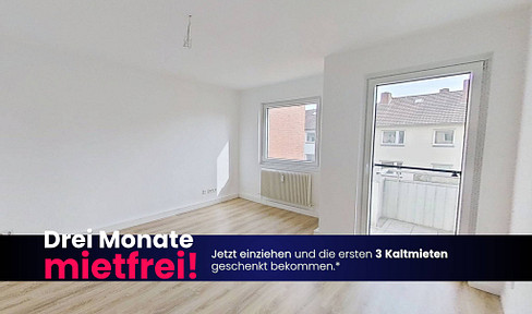 Bright 3-room apartment with bathtub and balcony.