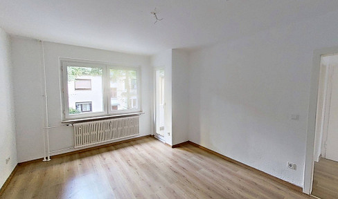 Well-proportioned 2-room apartment with a balcony and a bathtub.