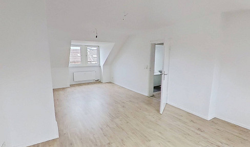 Helle 2-Zimmer-Dachgeschosswohnung mit modernem Tageslichtbad in fußläufiger Nähe zur Innenstadt
