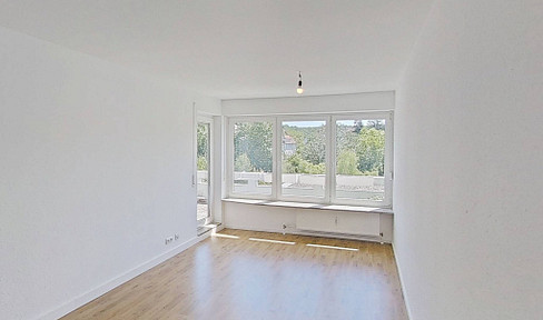 Helle 2-Zimmer-Erdgeschosswohnung mit Wannenbad & Balkon