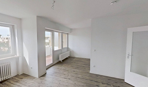 Well-designed studio apartment with a balcony.