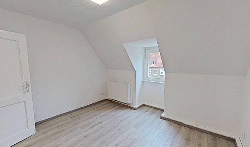 Gemütliche 3-Zi.-Dachgeschosswohnung mit Wannenbad in ruhiger Wohnlage