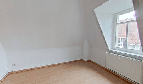 One-bedroom apartment with a large living/kitchen area and a bathtub in Dresden-Pieschen.