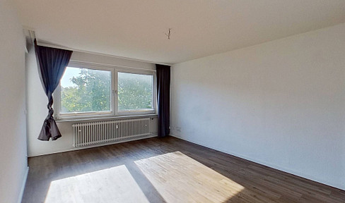 Beautiful 3-room apartment with a balcony, fitted kitchen, and plenty of natural light.