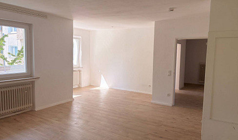 **FRISCH RENOVIERT** Helle 4-Zimmer-Wohnung mit BALKON in Solingen