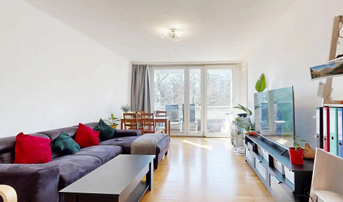 Bright 2-room apartment with balcony, fitted kitchen, and bathtub in Ottobrunn.