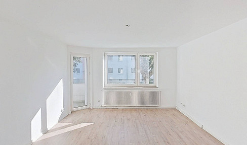 Stylish 3-room apartment with balcony and daylight bathroom, in a central location.