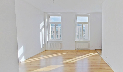 Helle 2-Zi.-Altbauwohnung mit EBK und Wannenbad im historischen Breitenweg