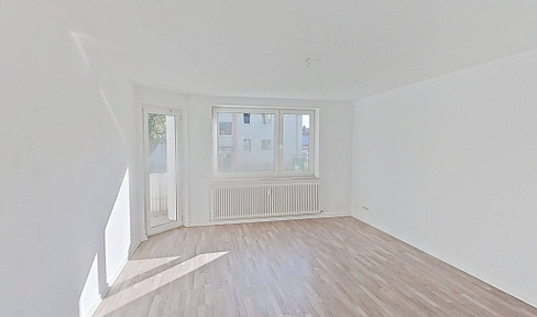 Large 3-room ground floor apartment with a balcony and bathtub in Dankersen.