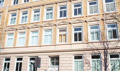 PROVISIONSFREI VON PRIVAT – Stilvolle, vermietete 3-Zimmer-Jugendstilwohnung mit Balkon und EBK in Hamburg-Eilbek