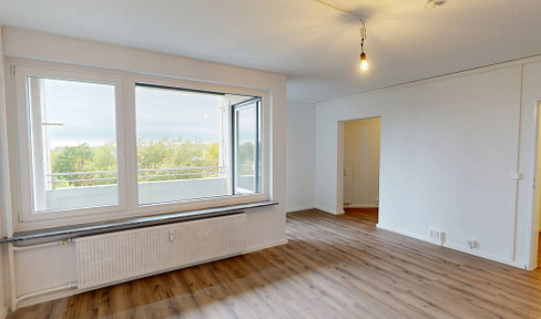 Well-proportioned 2-room apartment with a balcony and a bathtub.