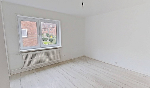 Bright 3-room apartment with fitted kitchen in the Herrentor district of Emden.