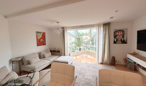 Stylish 2-room apartment with fitted kitchen in the New Neustadt district.