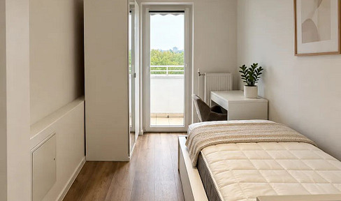 ***Beautiful balcony room with a view over the entire city of Munich, available immediately.*** - Ramersdorf-Perlach